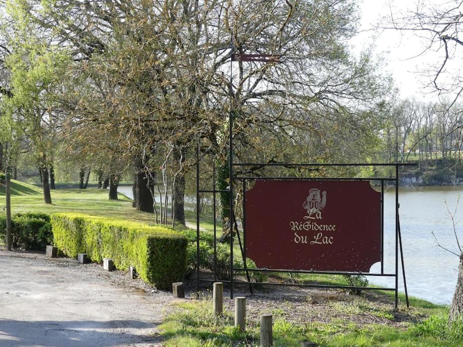 Charmant Appartement Avec Piscine. Monflanquin Kültér fotó